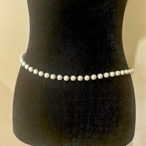 Beautiful  faux pearl belt in excellent condition . I